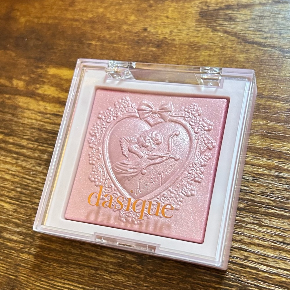 Dasique highlighter luxe glow Compact